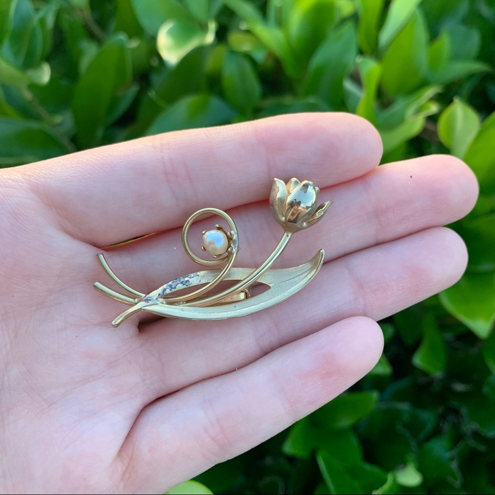 Vintage Gold Color Flower & Stem w/ Faux Pearl